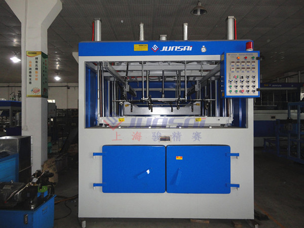 單頭厚片<a href=http://www.ncypw.com/ target=_blank class=infotextkey>吸塑機(jī)</a>1.jpg